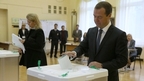 Дмитрий Медведев принял участие в голосовании на выборах депутатов Государственной Думы седьмого созыва
