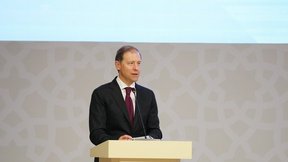 Денис Мантуров принял участие в главной пленарной сессии «Иннопрома»