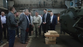 Юрий Трутнев ознакомился с работой оборонно-промышленного предприятия в Амурской области – 560-го Бронетанкового ремонтного завода