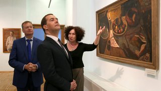 С главой Республики Марий Эл Леонидом Маркеловым и директором Национальной художественной галереи Еленой Бурнашевой