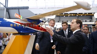 Осмотр экспозиции международной выставки промышленности и инноваций «Иннопром-2014»