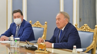 Первый Президент Республики Казахстан – Лидер нации Нурсултан Назарбаев и Премьер-министр Казахстана Аскар Мамин на встрече с Михаилом Мишустиным