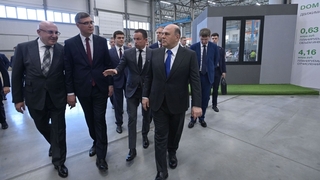 Михаил Мишустин посетил промышленный технопарк «ИКСЭл» во Владимирской области