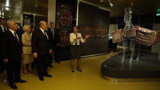 Михаил Мишустин совместно с Премьер-министром Азербайджана Али Асадовым посетил Азербайджанский национальный музей ковра