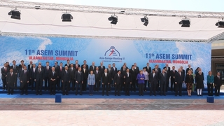 11-й саммит Форума «Азия-Европа» (АСЕМ). Совместное фотографирование глав делегаций стран - участниц саммита