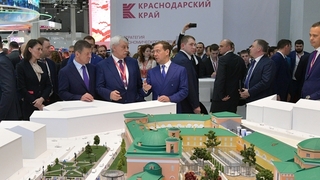 Осмотр выставочных стендов Российского инвестиционного форума «Сочи-2018»