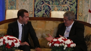 С Премьер-министром Алжира Ахмедом Уяхьей