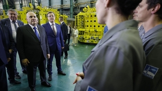 Михаил Мишустин посетил Ракетно-космический центр «Прогресс» в Самаре