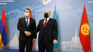 Михаил Мишустин с Премьер-министром Республики Казахстан Алиханом  Смаиловым