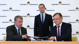 Подписание контракта между ОАО «НК «Роснефть» и ПАО «КамАЗ» о приобретении транспортных средств