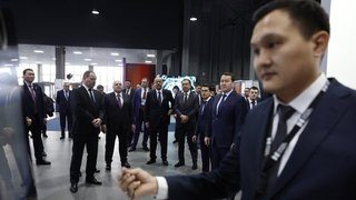 Главы делегаций осмотрели выставку цифровых проектов «Digital Almaty 2024»