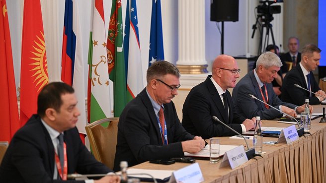 Пленарное заседание Евразийской группы по противодействию легализации преступных доходов и финансированию терроризма. Дмитрий Чернышенко и директор Росфинмониторинга Юрий Чиханчин обратились к участникам заседания