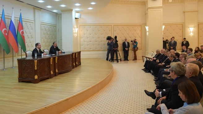 Dmitry Medvedev and Ilham Aliyev make statements for the press after their meeting