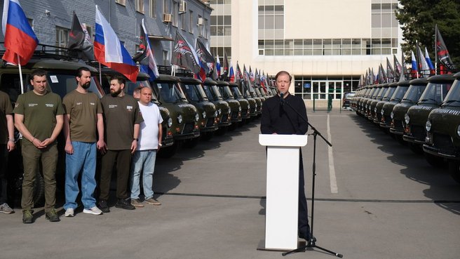 Денис Мантуров передал новую партию автомобилей «УАЗ» для нужд специальной военной операции