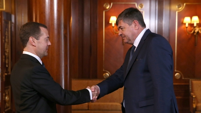 С вице-премьером  Республики Киргизия Олегом Панкратовым