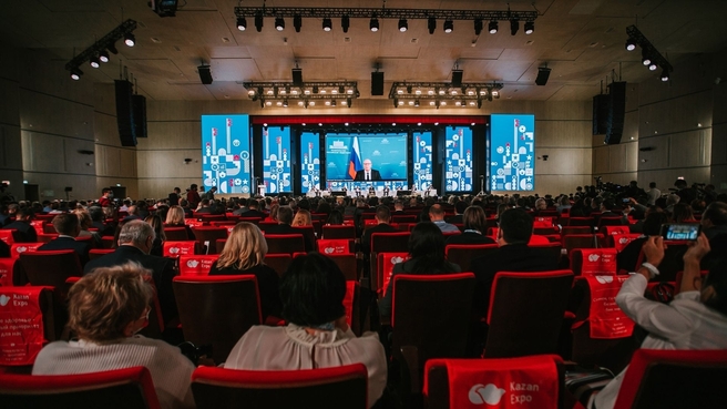 Дмитрий Чернышенко  на пленарном заседании «Спорт-2030: путь к устойчивому развитию в новых условиях» IX Международного форума «Россия – спортивная держава»