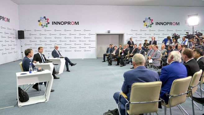 Встреча с представителями российских и международных деловых кругов