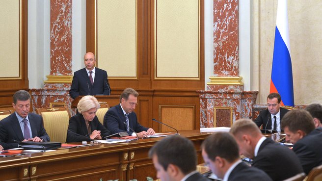 Finance Minister Anton Siluanov reports at the Government meeting
