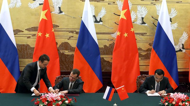 По итогам 18-й регулярной встречи глав правительств России и КНР был подписан ряд документов