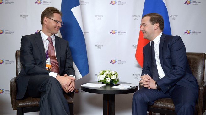 Dmitry Medvedev speaks with Finnish Prime Minister Jyrki Katainen