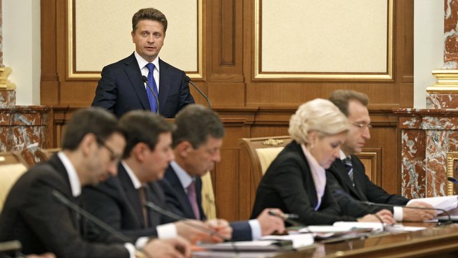 Minister of Transport Maxim Sokolov reports at the Government meeting