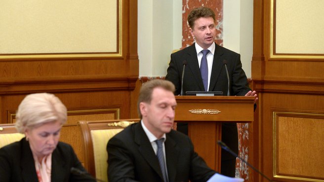 Minister of Transport Maxim Sokolov reports at the Government meeting