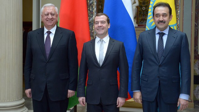 With Belarusian Prime Minister Mikhail Myasnikovich and Kazakh Prime Minister Karim Massimov