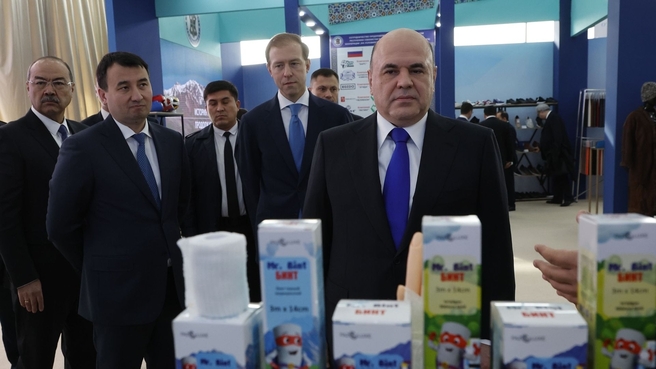 Mikhail Mishustin and Prime Minister of Uzbekistan Abdulla Aripov visit the Made in Uzbekistan national trade fair in Samarkand. With Denis Manturov and Deputy Prime Minister of Uzbekistan for Investment and Foreign Economic Relations – Minister of Investment and Foreign Trade Jamshid Khodjayev
