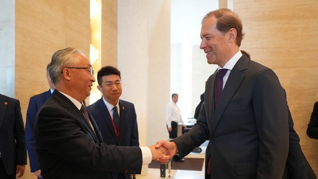 Denis Manturov meets with Vice Premier of the People's Republic of China Zhang Guoqing