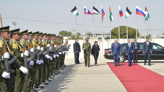 Dmitry Medvedev and President of the State of Palestine Mahmoud Abbas, during a welcome ceremony for the Russian Prime Minister