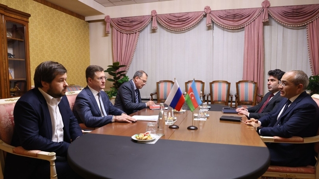 Александр Новак встретился с Министром экономики Азербайджана Микаилом Джаббаровым