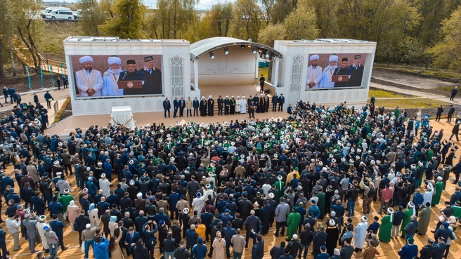 Марат Хуснуллин обратился с приветственным словом к участникам Церемонии закладки памятного камня строительства Соборной мечети в Казани