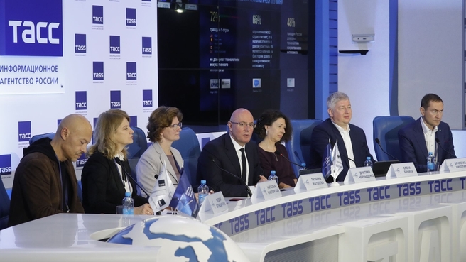 Дмитрий Чернышенко принял участие в первом международном форуме «Этика искусственного интеллекта: начало доверия»