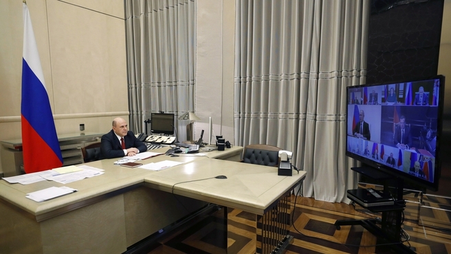 Михаил Мишустин на совещании в режиме видеоконференции у Президента России с постоянными членами Совета Безопасности