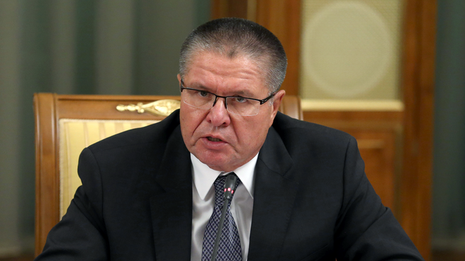 Alexei Ulyukayev reports at the Government meeting