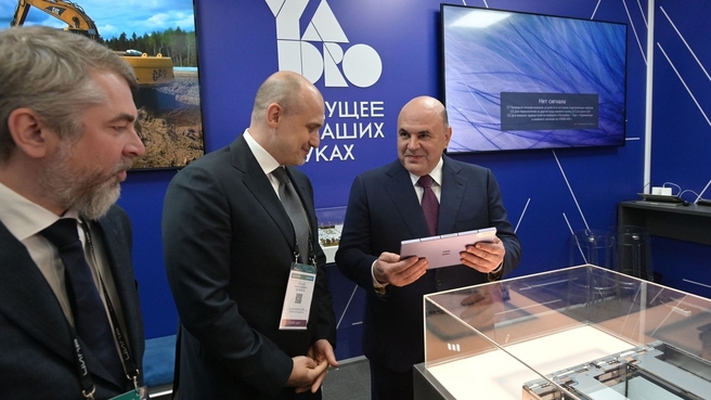 Михаил Мишустин осмотрел выставку новейших разработок российских компаний на конференции «ЦИПР-2023»