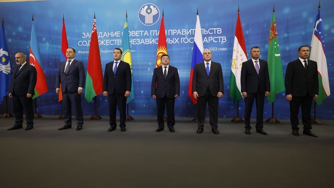 The heads of delegations, participants in a meeting of the CIS Heads of Government Council