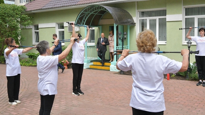 Михаил Мишустин посетил Дмитровский комплексный центр социального обслуживания населения