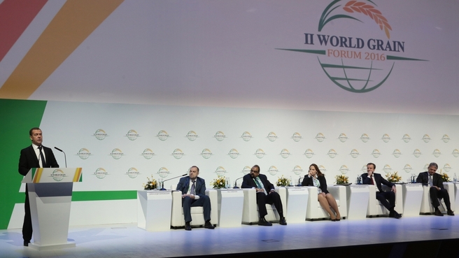 Dmitry Medvedev speaks at the plenary session of the 2nd World Grain Forum