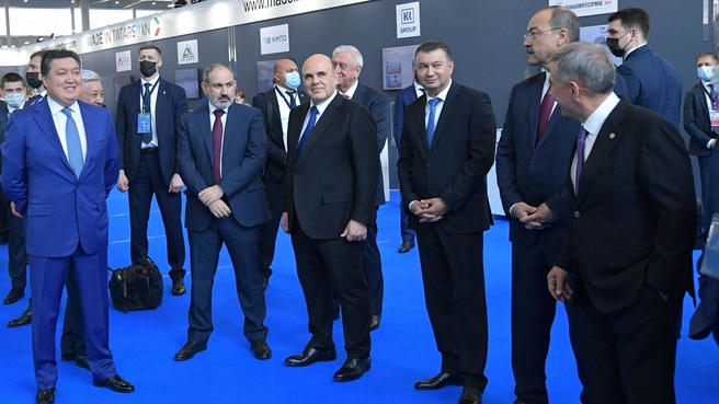 Михаил Мишустин и главы делегаций посетили выставку экономического и промышленного потенциала Республики Татарстан