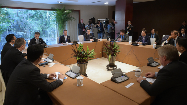 Dmitry Medvedev meets with heads of Russian and Chinese IT companies