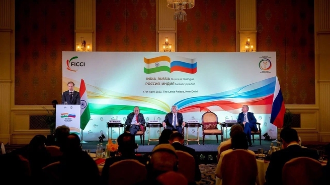 Denis Manturov and Subrahmanyam Jaishankar meet with Russian and Indian businesspeople