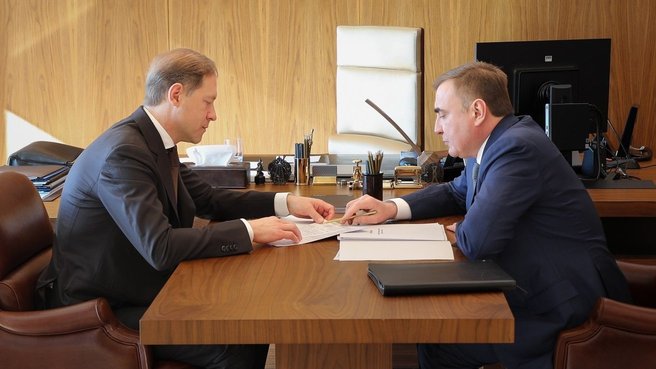 Денис Мантуров и губернатор Тульской области Алексей Дюмин