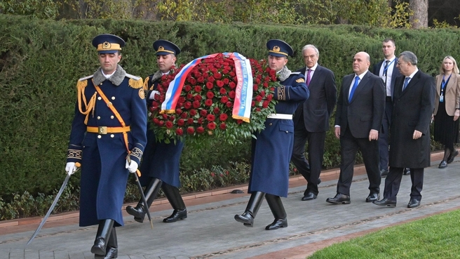 Mikhail Mishustin laid a wreath at the grave of Heydar Aliyev