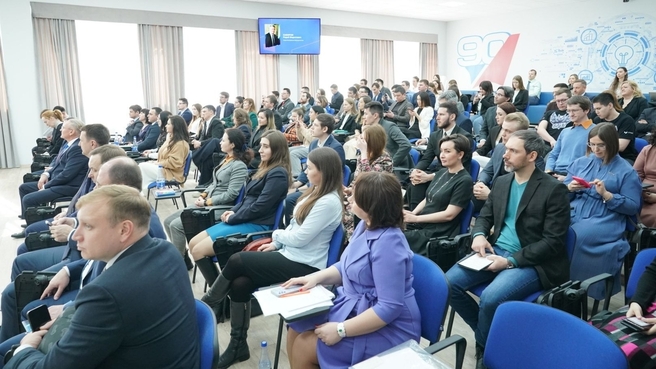 Дмитрий Чернышенко и глава Республики Башкортостан Радий Хабиров встретились с молодыми учёными Евразийского научно-образовательного центра