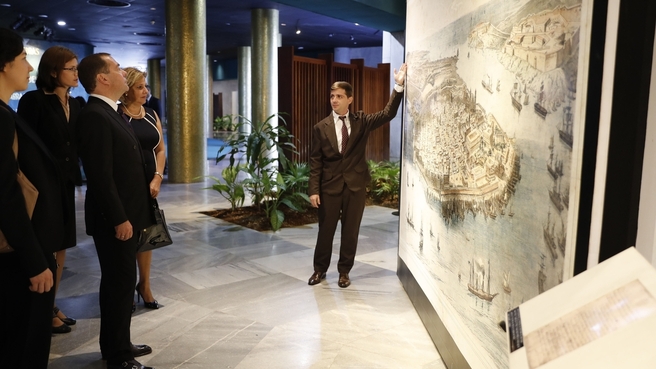 Осмотр экспозиции музея Мемориального комплекса Хосе Марти