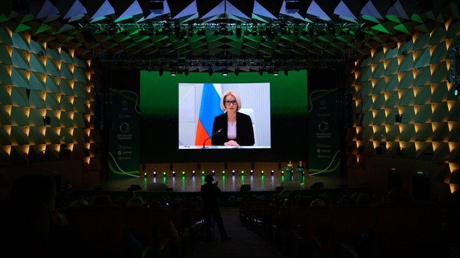 Виктория Абрамченко в режиме видеоконференции обратилась к участникам церемонии «Зелёной премии»