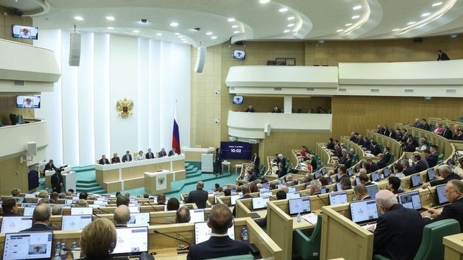 Юрий Трутнев выступил с докладом в Совете Федерации в рамках «Правительственного часа»