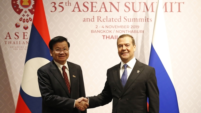 Meeting with Prime Minister of Laos Thongloun Sisoulith