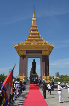 Dmitry Medvedev lays wreaths at a monument to former King of Cambodia Norodom Sihanouk
